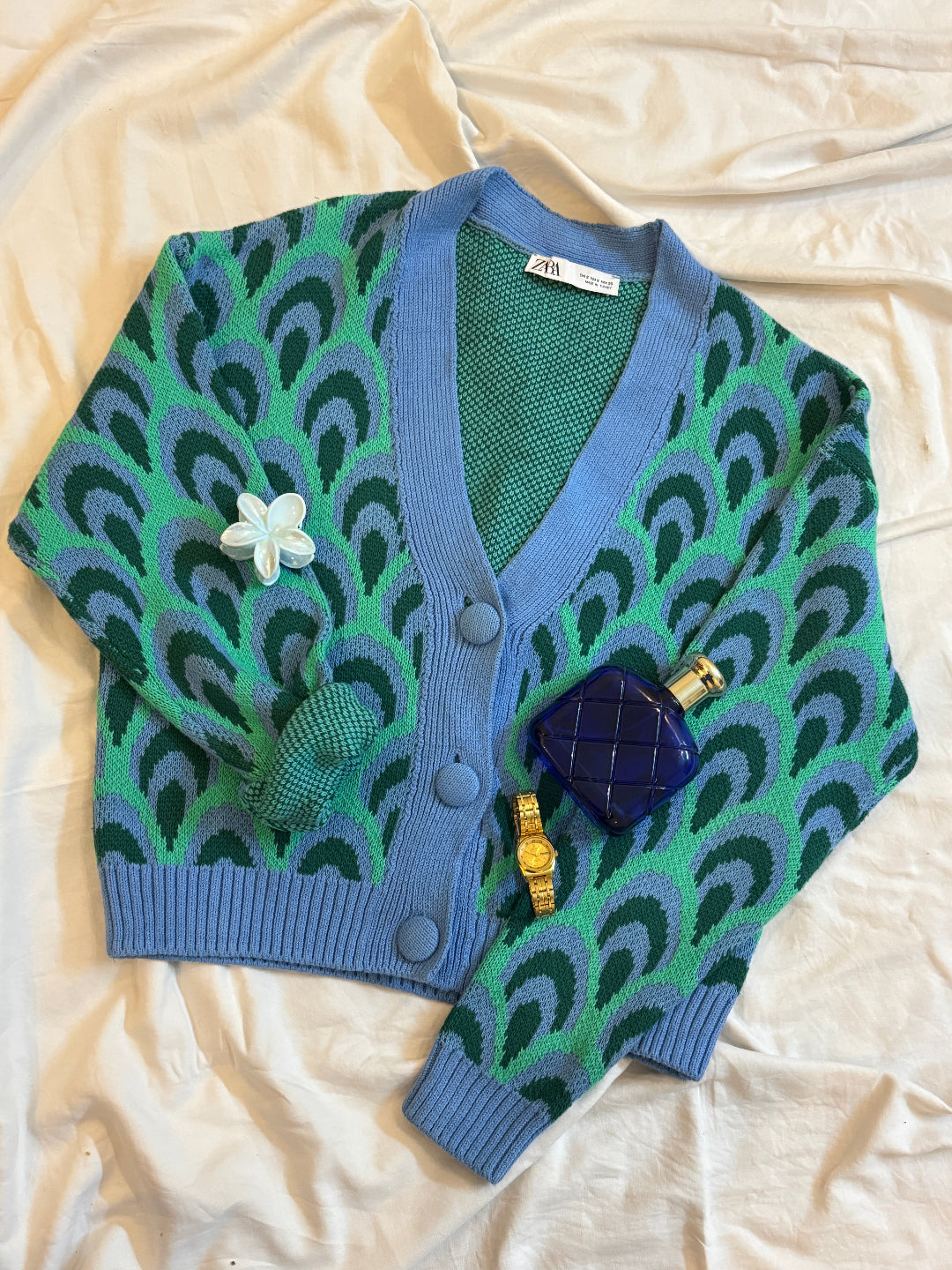 SWEATERS & CARDIGANS