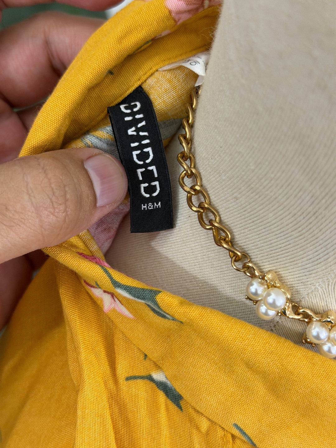 H&M DIVIDED (CONDITION: PREMIUM PLUS)