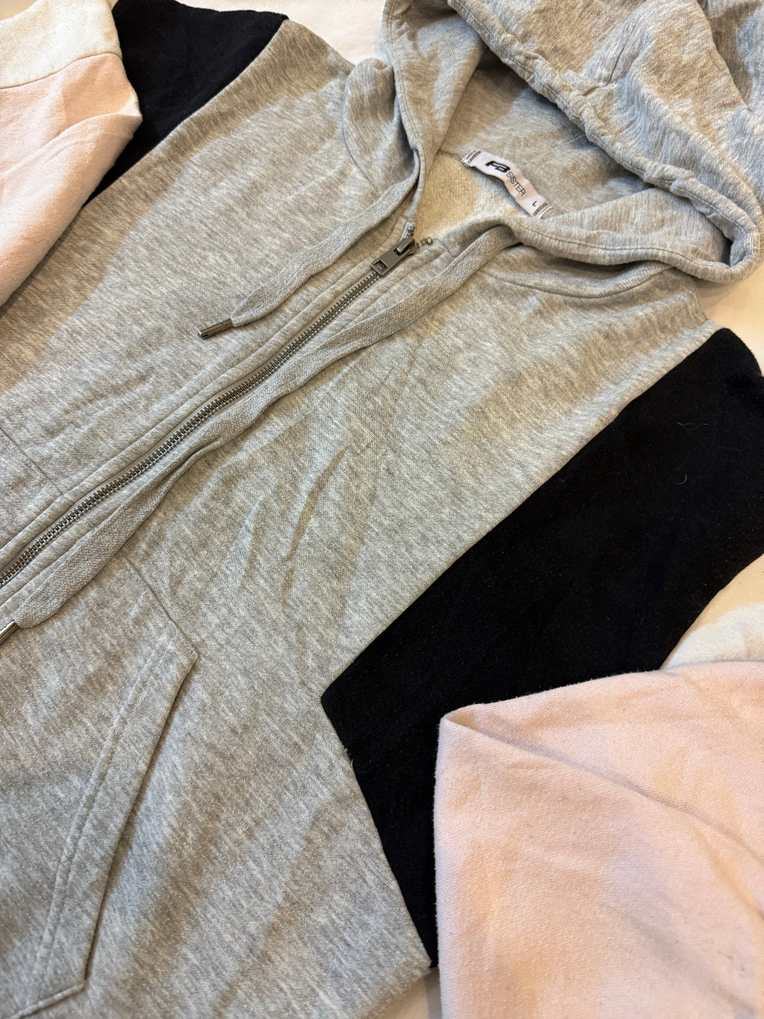 FB SISTERS (CONDITION : PREMIUM PLUS)