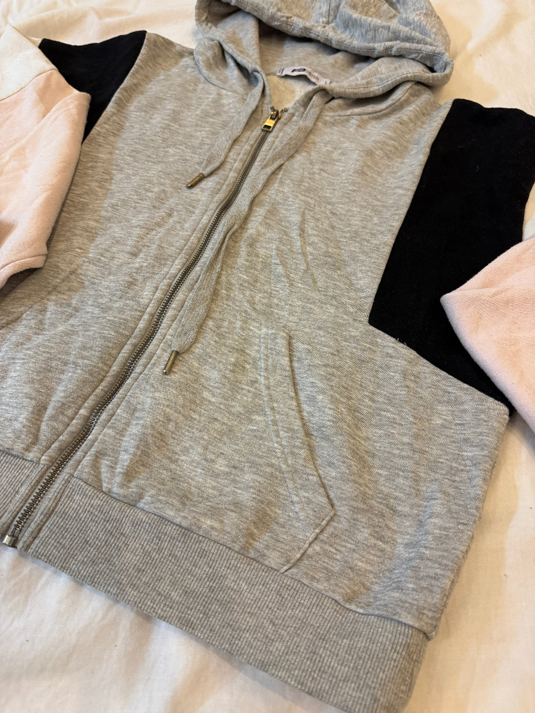 FB SISTERS (CONDITION : PREMIUM PLUS)